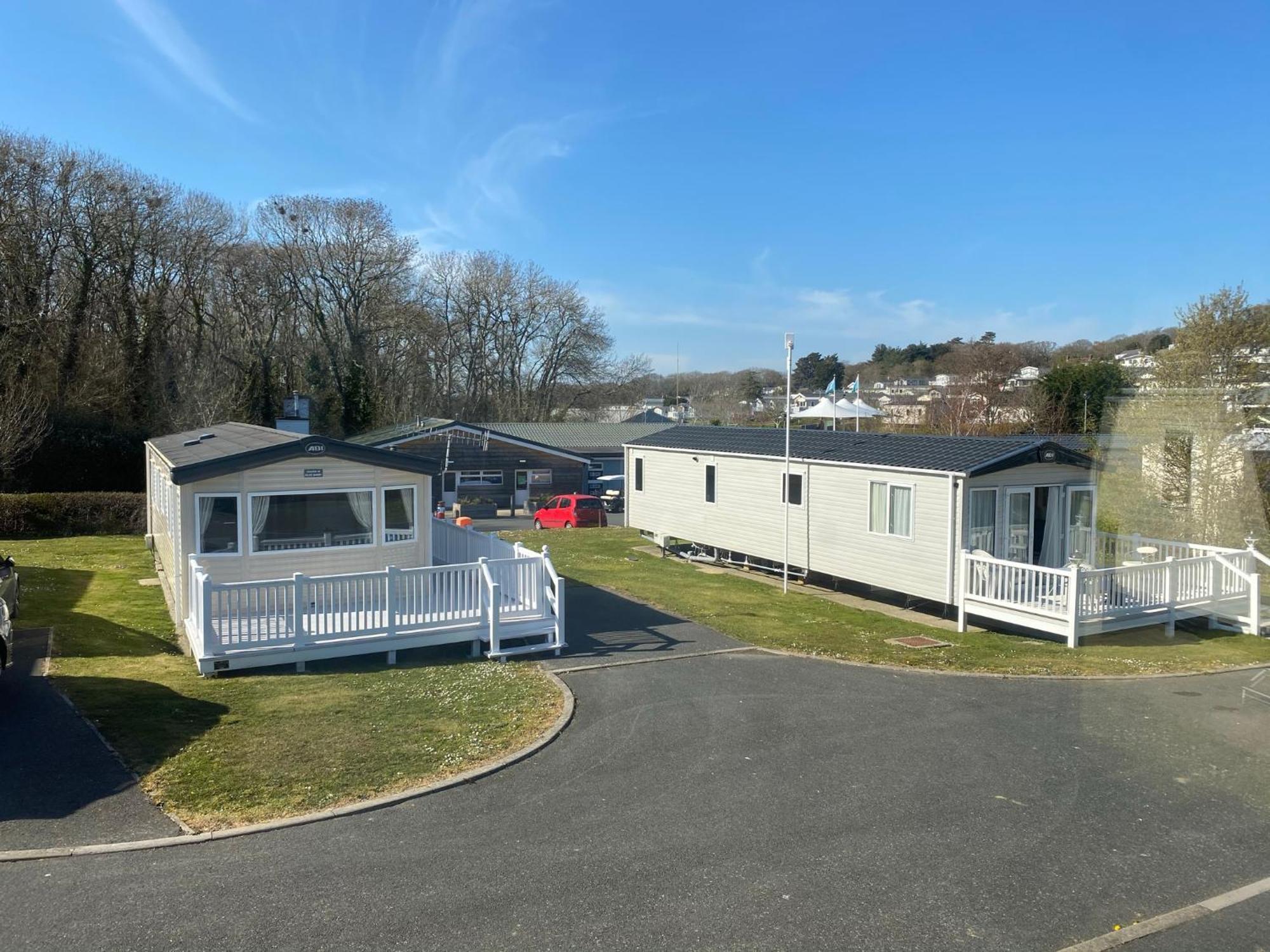 Whitecliff Bay Holiday Park - Most Popular Location Near Pools, Clubs And Beach Bembridge Extérieur photo